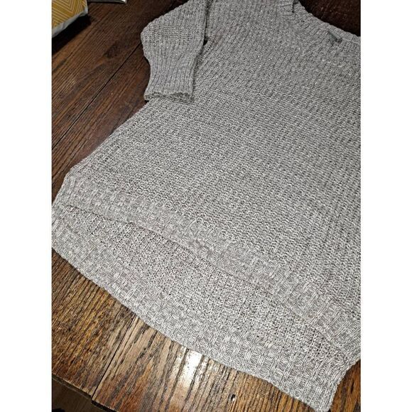 Medium Vanity Long Sleeve Knit Grey Silver Metallic Thread Pullover Sweater - Picture 4 of 4